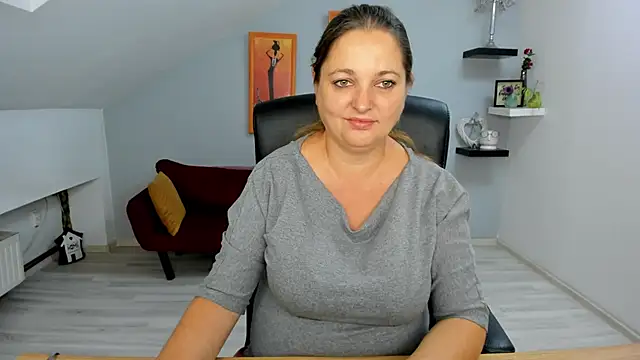 Snapshot of LollaGirl chatting on September 2025 03:19:02 AM LollaGirl online show from September 2025 03:19:02 AM