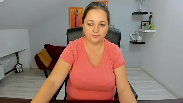 Snapshot of LollaGirl chatting on October 2025 03:24:02 AM LollaGirl online show from October 2025 03:24:02 AM