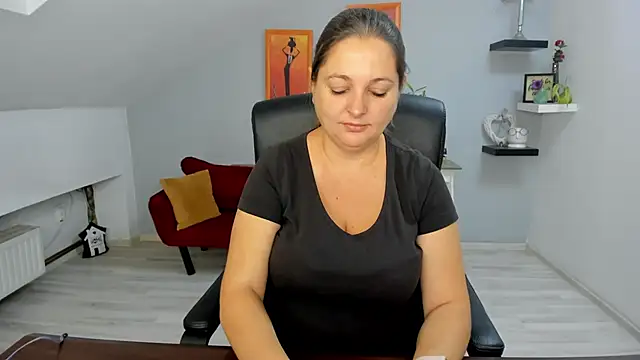 Snapshot of LollaGirl chatting on October 2025 03:15:01 AM LollaGirl online show from October 2025 03:15:01 AM