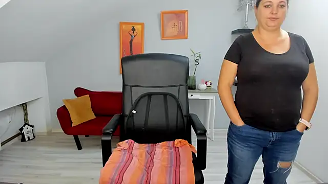 Snapshot of LollaGirl chatting on October 2025 03:37:01 AM LollaGirl online show from October 2025 03:37:01 AM