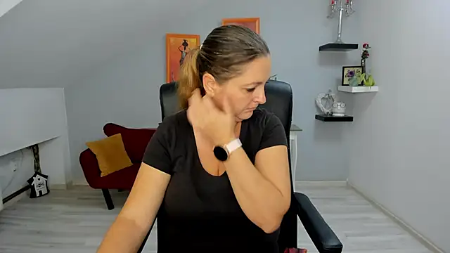 Snapshot of LollaGirl chatting on October 2025 03:16:01 AM LollaGirl online show from October 2025 03:16:01 AM