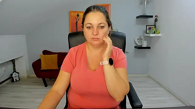 Snapshot of LollaGirl chatting on October 2025 03:18:01 AM LollaGirl online show from October 2025 03:18:01 AM