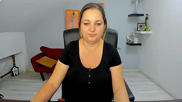 Snapshot of LollaGirl chatting on October 2025 03:20:02 AM LollaGirl online show from October 2025 03:20:02 AM