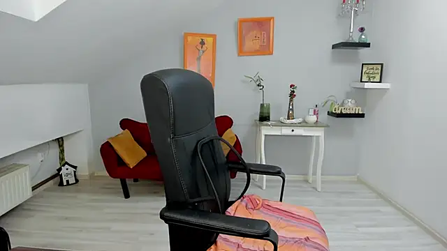 Snapshot of LollaGirl chatting on October 2025 03:18:01 AM LollaGirl online show from October 2025 03:18:01 AM