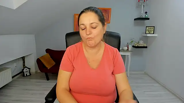 Snapshot of LollaGirl chatting on November 2025 04:25:02 AM LollaGirl online show from November 2025 04:25:02 AM