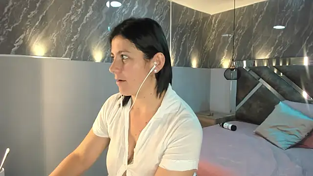 SarahDeyvis online show from December 2024 05:22:02 PM
