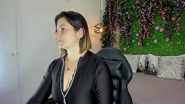 SarahDeyvis online show from March 2026 01:51:01 PM