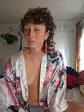 mossy kiss online show from November 2025 08:22:02 PM