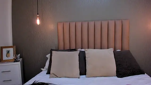 Alexa Thaylor  online show from January 2025 06:49:01 PM