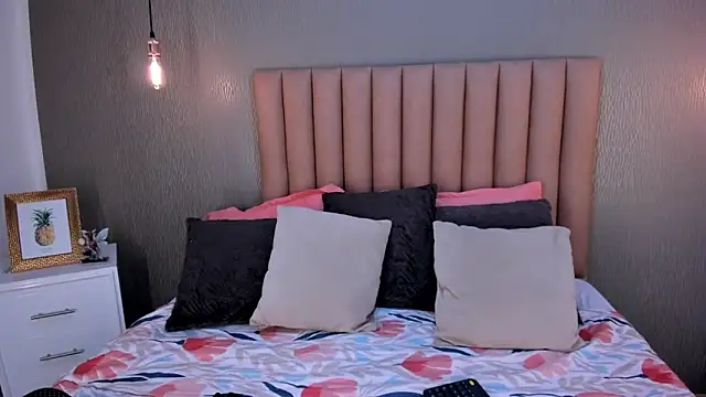 Alexa Thaylor  online show from January 2025 02:13:01 PM