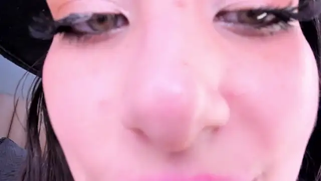 Alexa Thaylor  online show from January 2025 08:42:01 PM