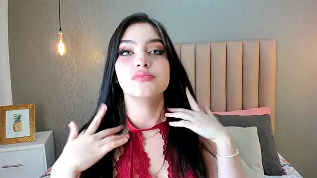 Alexa Thaylor  online show from February 2025 01:32:01 PM