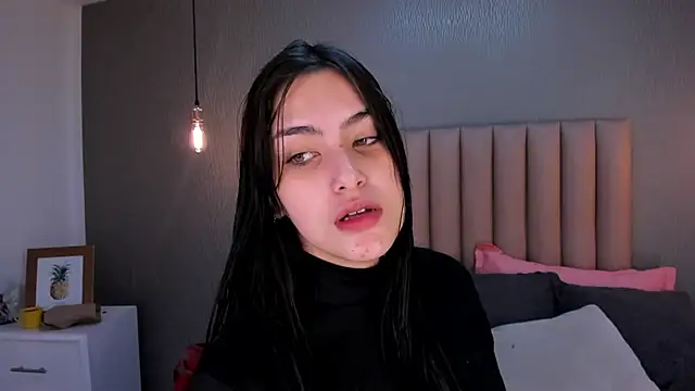 Alexa Thaylor  online show from March 2025 02:44:01 PM