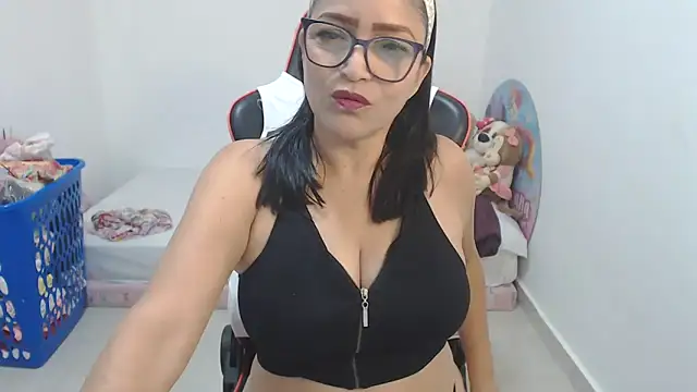 Snapshot of Valentina_lara01 chatting on February 2026 05:00:02 AM Valentina lara01 online show from February 2026 05:00:02 AM