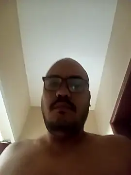 RobertoBuzios22 online show from March 2026 01:29:02 PM