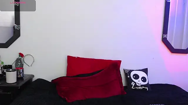 Snapshot of Amy_Aloqua chatting on October 2025 03:43:01 PM Amy Aloqua online show from October 2025 03:43:01 PM