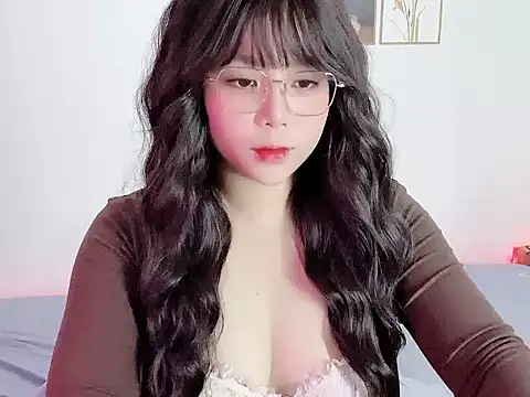   Lyly   online show from October 2025 02:48:02 AM