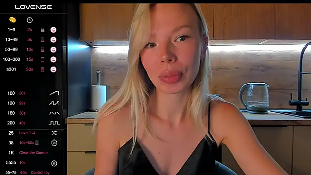 Snapshot of Olivia_Bells chatting on June 2026 09:32:02 PM Olivia Bells online show from June 2026 09:32:02 PM