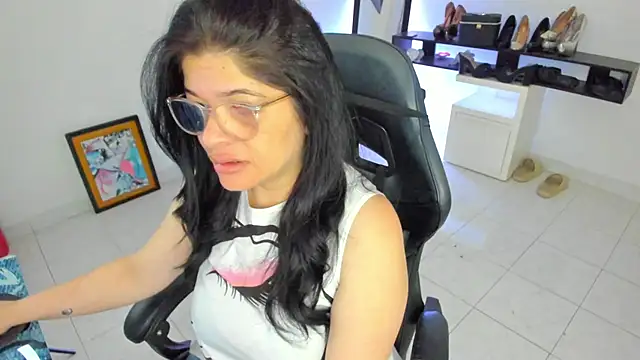 BellaFlaming online show from April 2026 10:54:01 AM