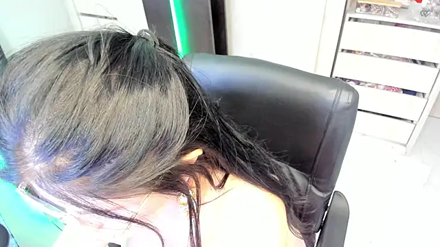 BellaFlaming online show from June 2026 02:33:01 PM