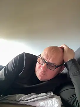 vanjbi45 online show from October 2025 11:47:02 AM