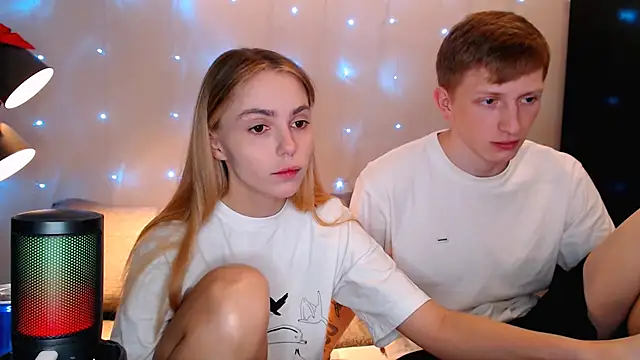 juliaanddima online show from October 2025 09:48:02 PM