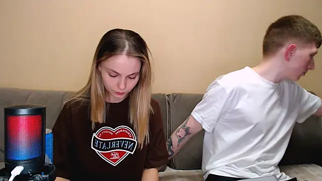 juliaanddima online show from March 2026 10:25:01 PM