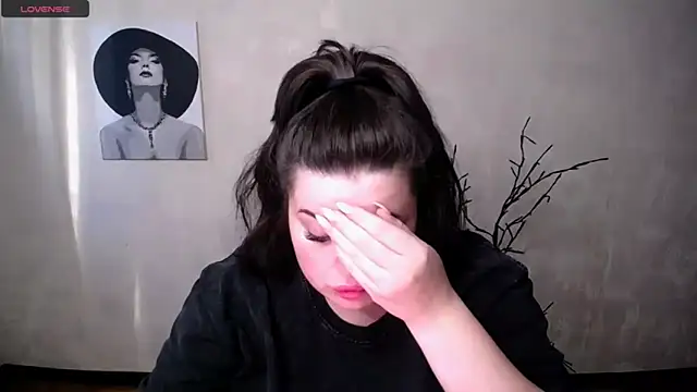 Emily Mo online show from September 2025 05:33:01 AM