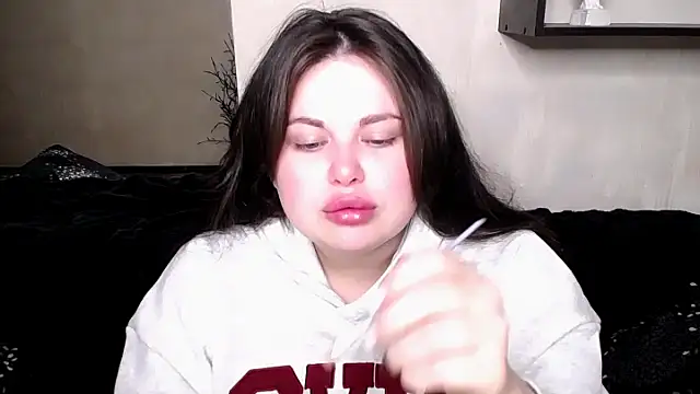 Emily Mo online show from October 2025 08:11:01 AM