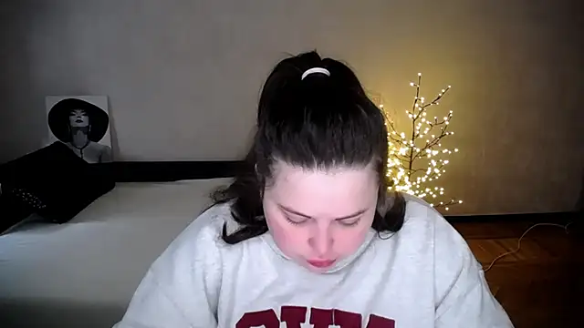 Emily Mo online show from April 2026 05:44:02 AM