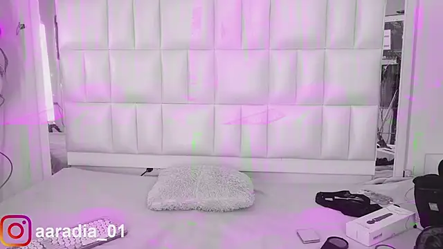 Anais aradia online show from February 2026 07:12:02 AM