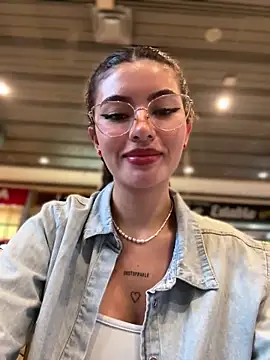 Your Honeey online show from September 2025 07:58:02 PM