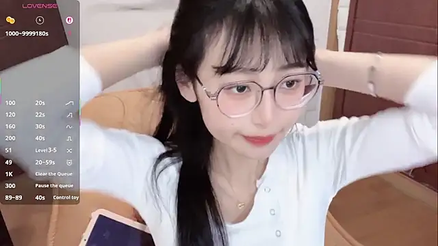 4uoki online show from April 2026 06:07:01 PM