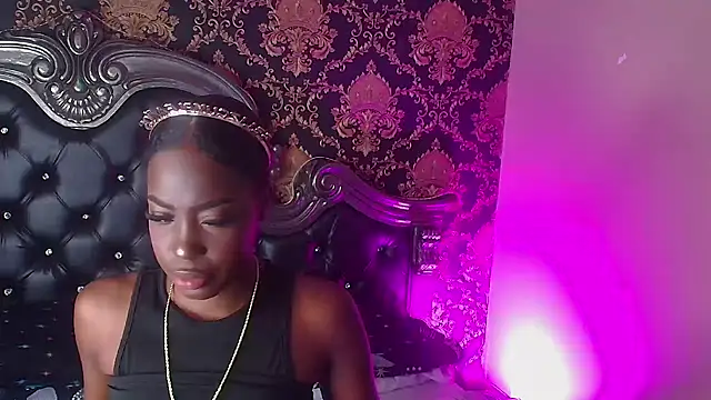 Snapshot of NaiaGils chatting on February 2025 01:11:02 PM NaiaGils online show from February 2025 01:11:02 PM