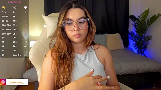 dakottaa  online show from October 2025 11:05:01 PM