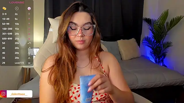 dakottaa  online show from October 2025 11:21:02 PM