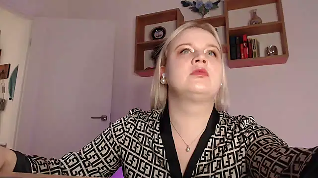 Karolina love  online show from November 2025 07:43:01 PM