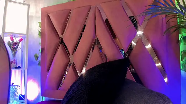 Megan inked online show from December 2024 03:58:01 AM