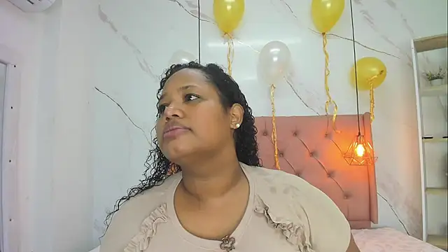 Snapshot of Belle_Brunette chatting on April 2026 12:03:01 PM Belle Brunette online show from April 2026 12:03:01 PM