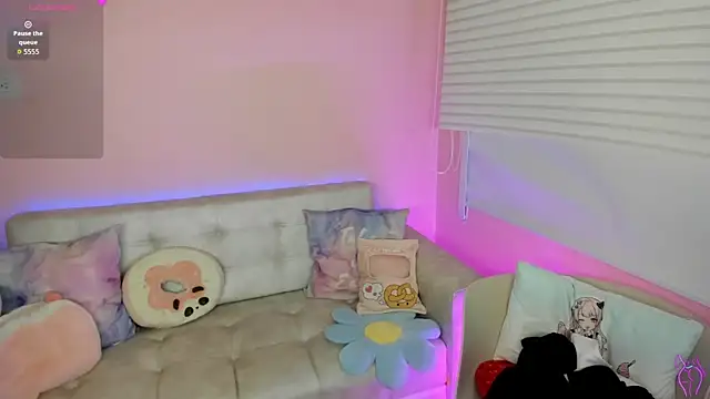 tinysara online show from January 2026 04:34:01 PM