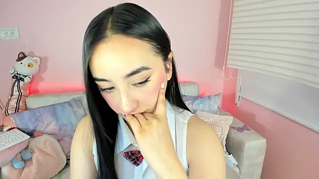 tinysara online show from April 2026 04:33:01 PM