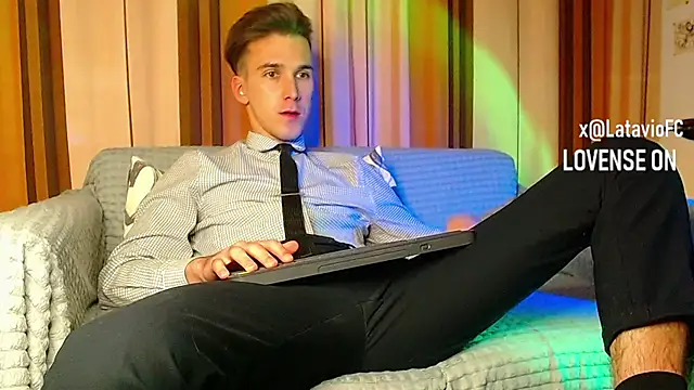 Midnighter  online show from November 2025 05:01:02 PM