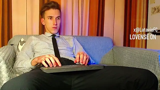 Midnighter  online show from November 2025 11:57:02 AM