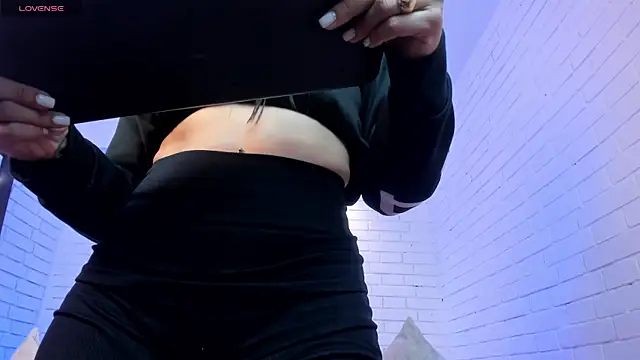 charlottewhitte online show from December 2025 12:03:02 PM