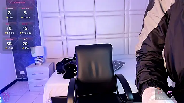 charlottewhitte online show from April 2026 12:17:01 PM