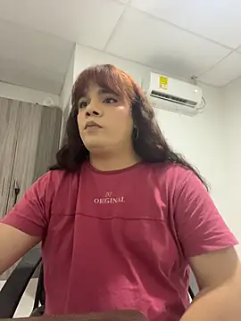 Snapshot of Violetacam_05 chatting on October 2025 06:32:01 AM Violetacam 05 online show from October 2025 06:32:01 AM