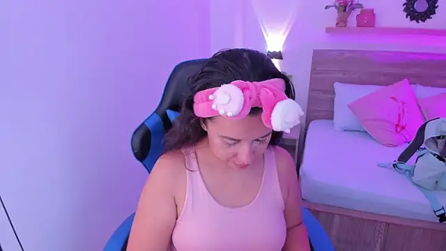 izaro22 online show from October 2025 01:06:02 PM