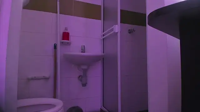 izaro22 online show from November 2025 02:46:02 AM