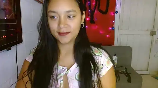 Snapshot of Chiara_petterson chatting on December 2024 05:25:02 AM Chiara petterson online show from December 2024 05:25:02 AM