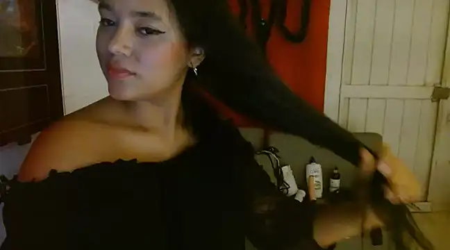 Snapshot of Chiara_petterson chatting on January 2025 04:59:01 AM Chiara petterson online show from January 2025 04:59:01 AM